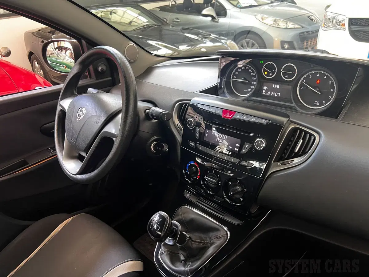 Lancia Ypsilon usata a Monza e Brianza (8)