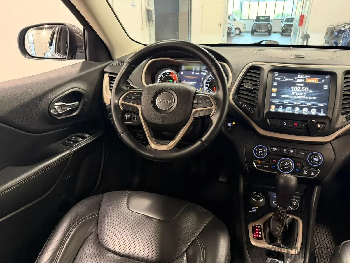 Jeep Cherokee usata a Varese (8)