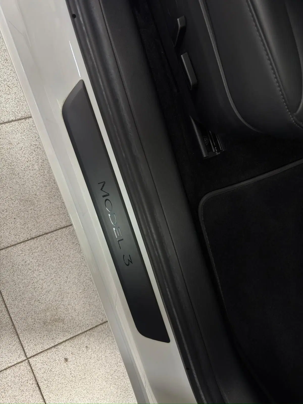Tesla Model 3 usata a Verbano Cusio Ossola (10)
