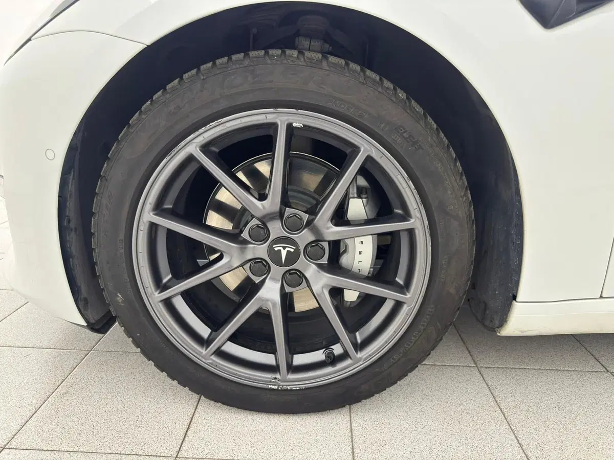 Tesla Model 3 usata a Verbano Cusio Ossola (9)