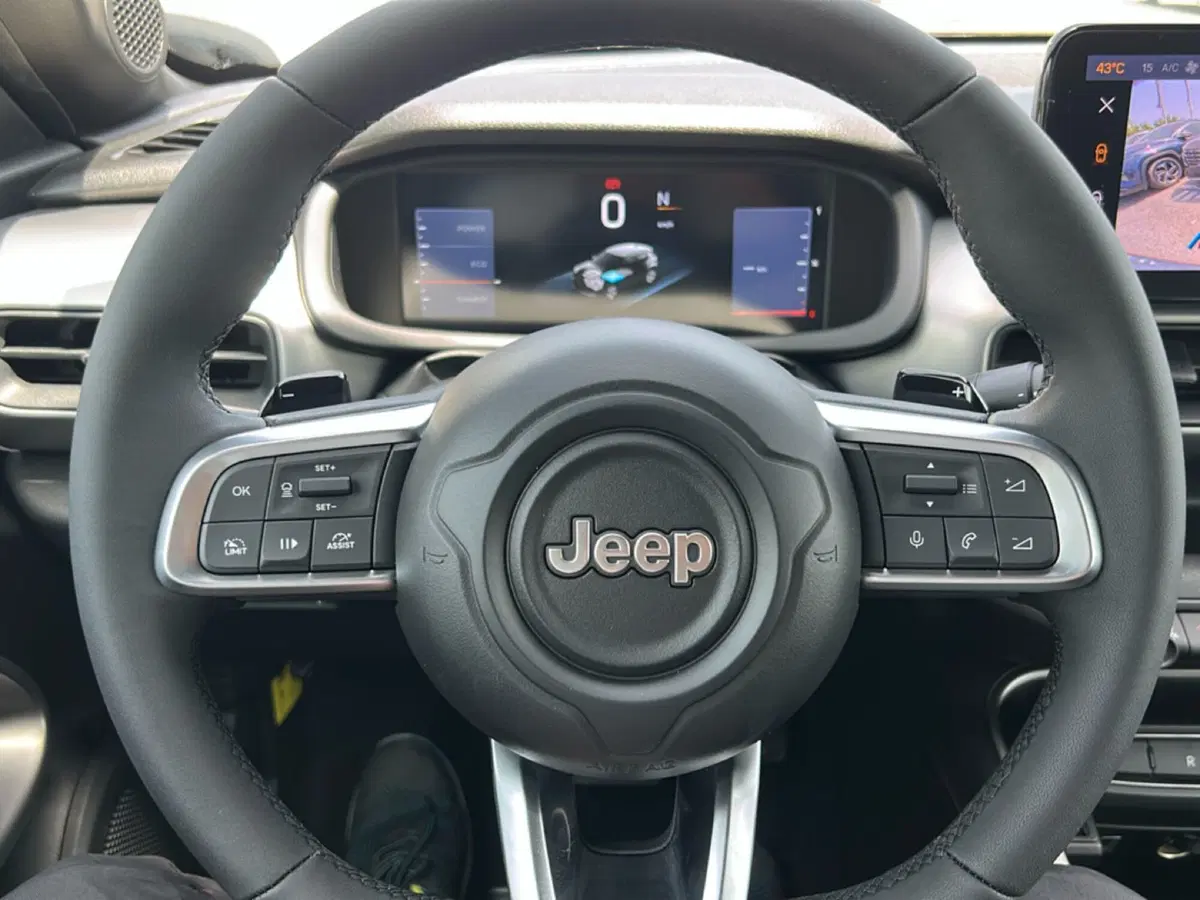 Jeep Avenger nuova a Roma (13)