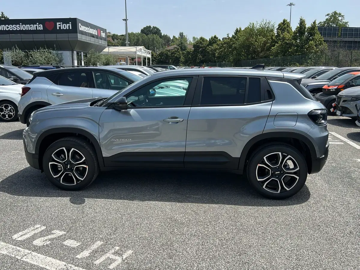 Jeep Avenger nuova a Roma (8)