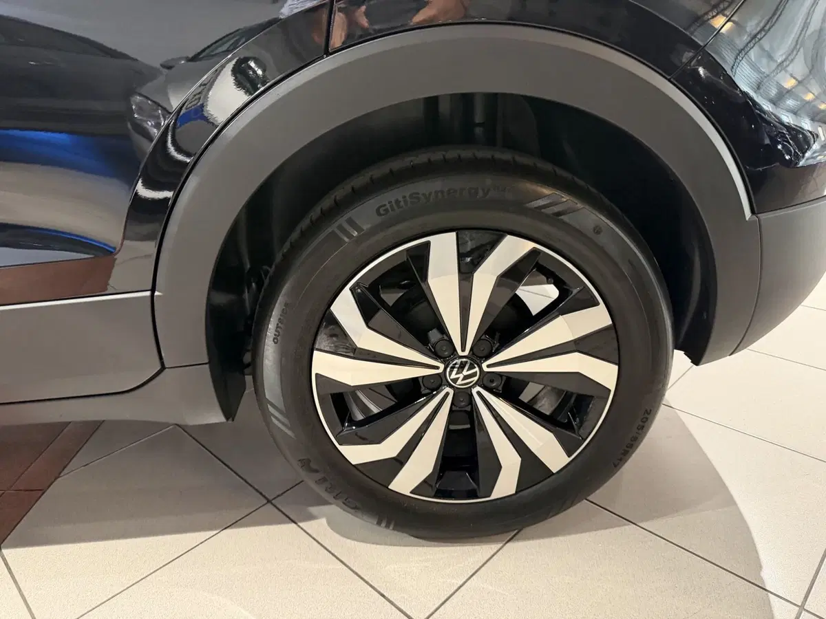 Volkswagen T-Cross nuova a Genova (15)