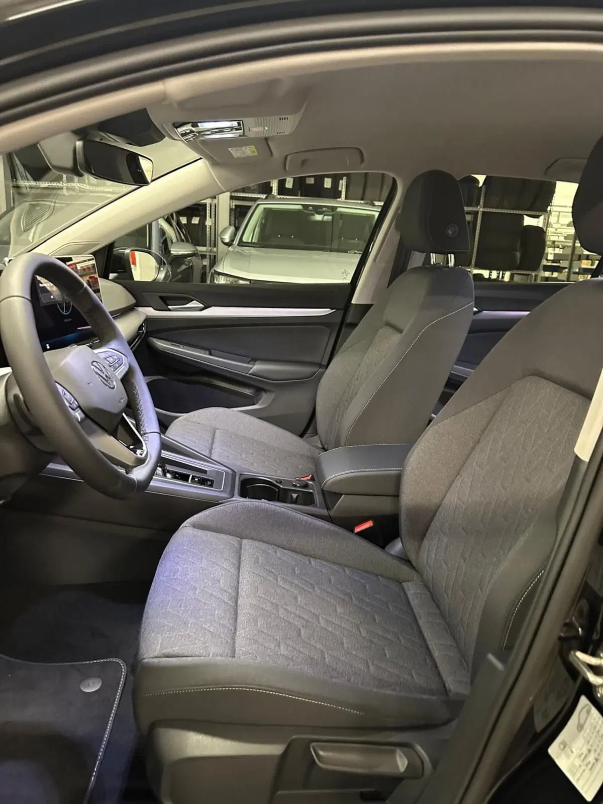 Volkswagen Golf nuova a Lecco (8)