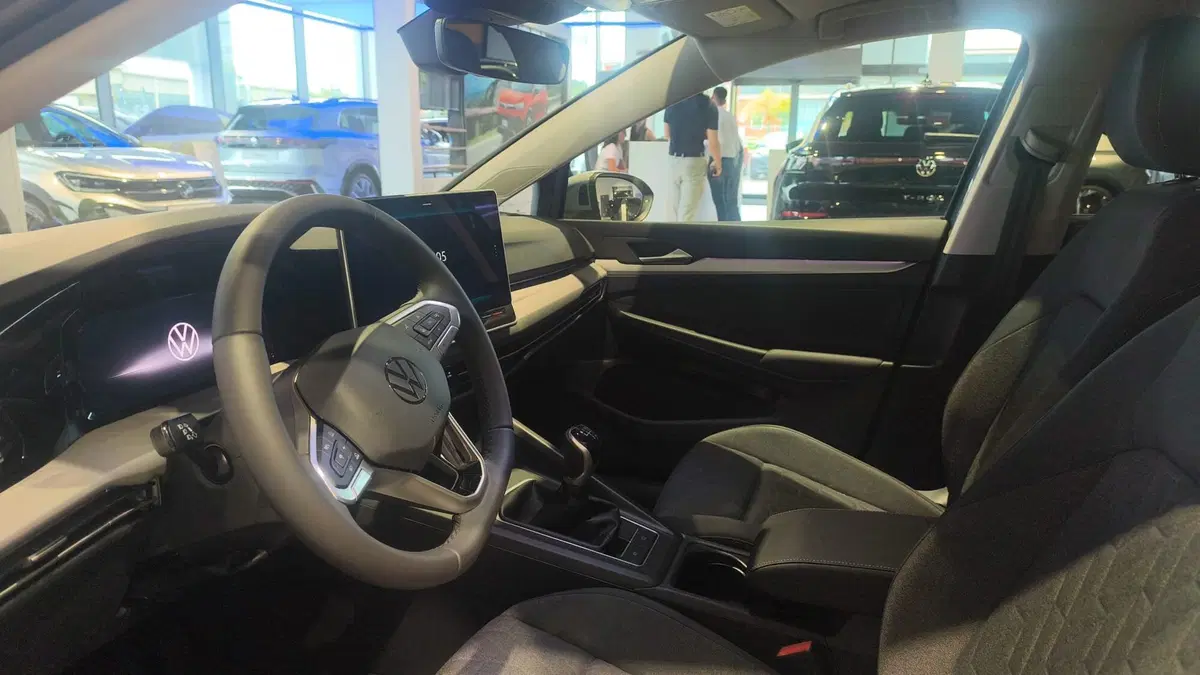 Volkswagen Golf nuova a Lecco (5)