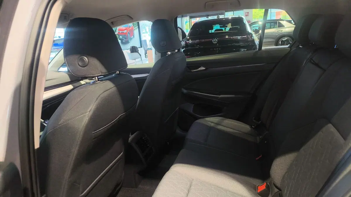 Volkswagen Golf nuova a Lecco (6)