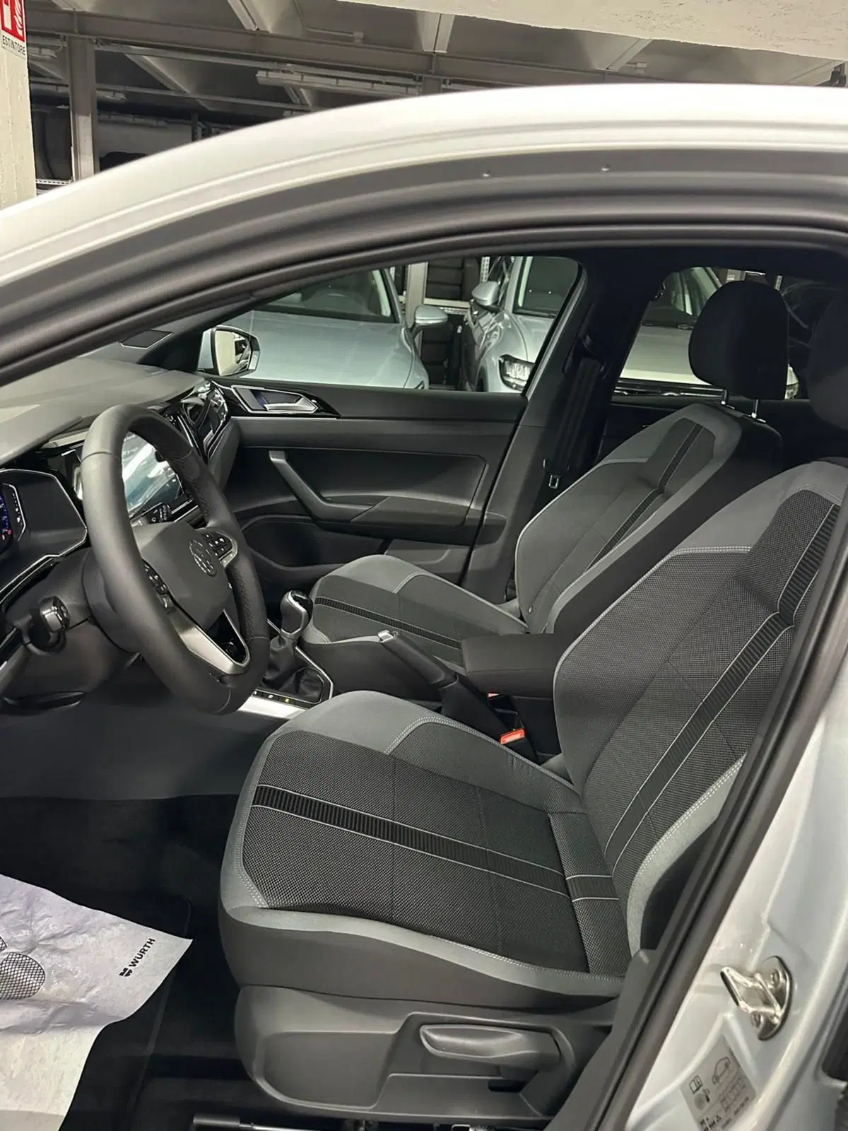 Volkswagen Polo nuova a Lecco (8)