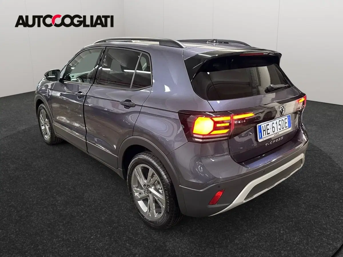 Volkswagen T-Cross nuova a Lecco (3)
