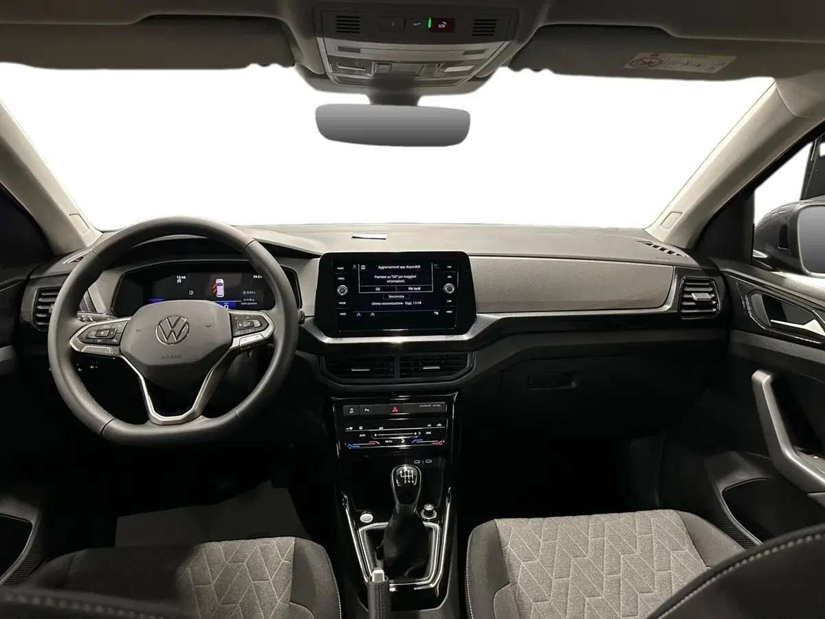Volkswagen T-Cross nuova a Lecco (7)