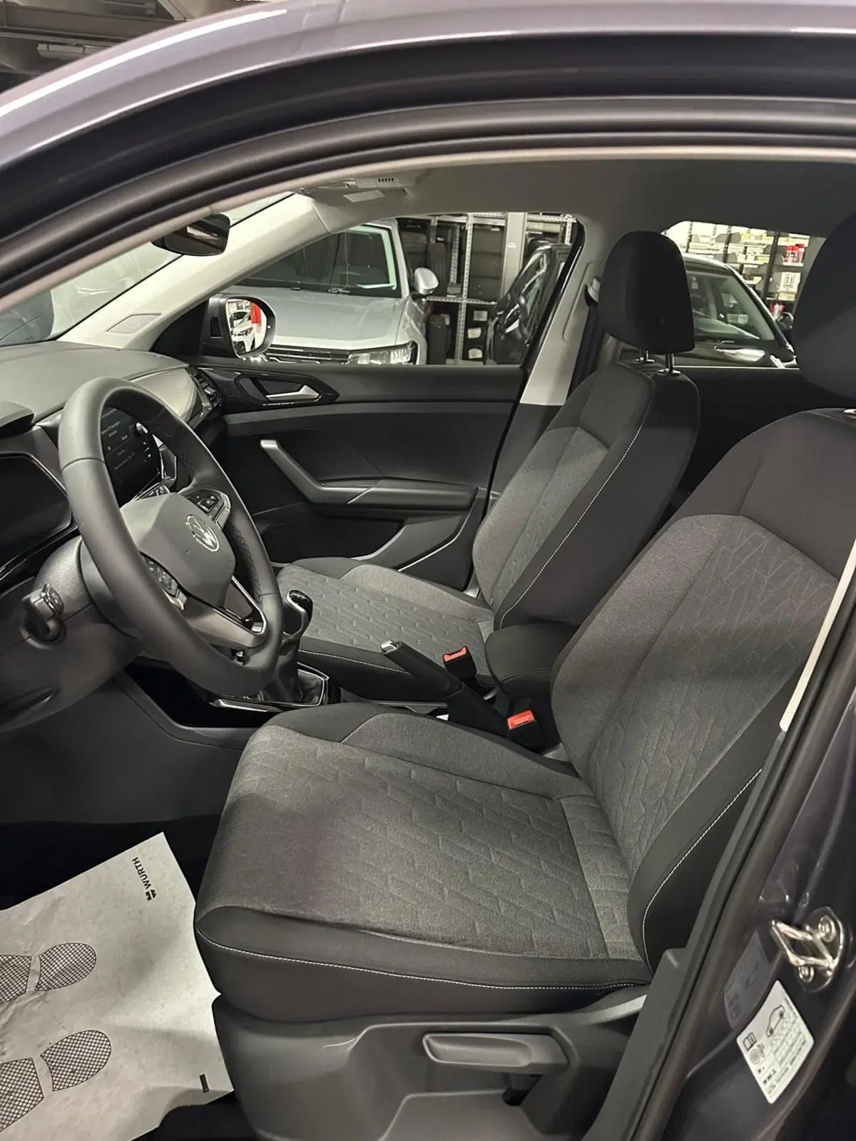 Volkswagen T-Cross nuova a Lecco (8)