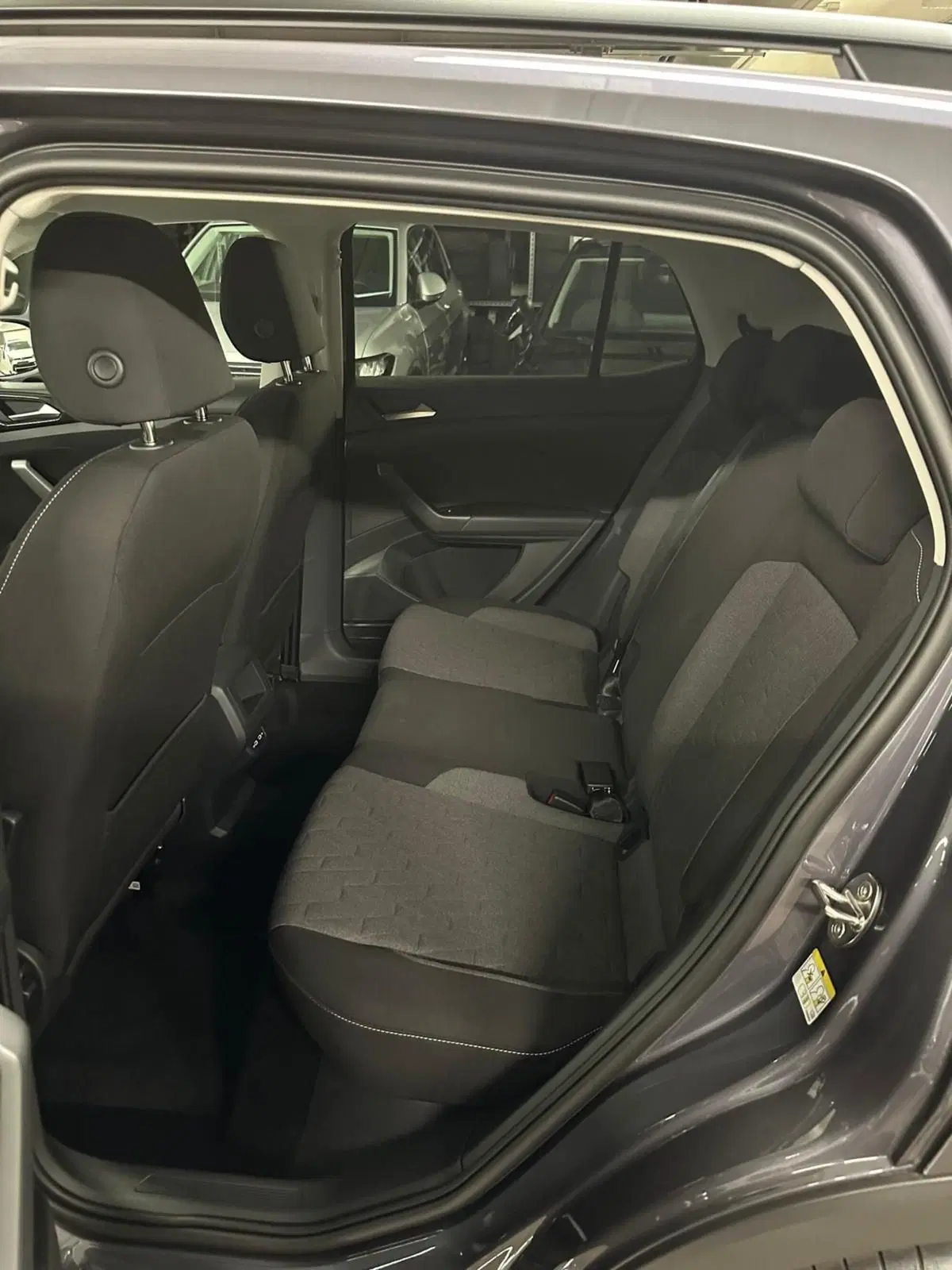 Volkswagen T-Cross nuova a Lecco (9)