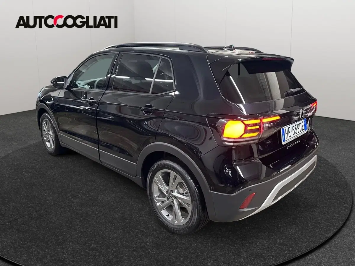 Volkswagen T-Cross nuova a Lecco (3)