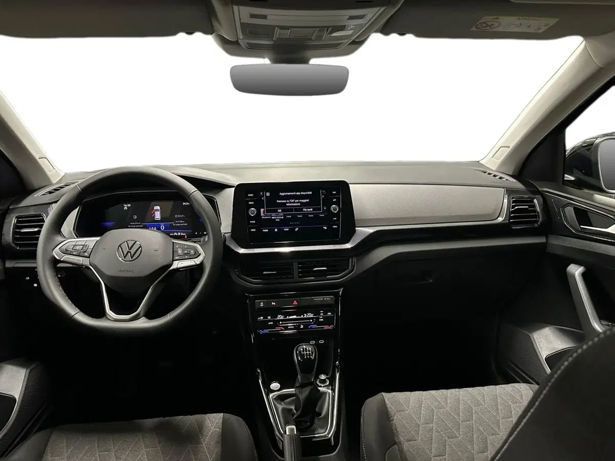 Volkswagen T-Cross nuova a Lecco (7)