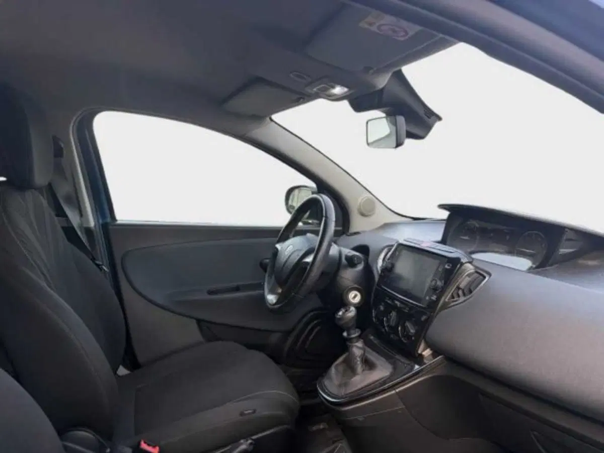 Lancia Ypsilon usata a Caltanissetta (10)