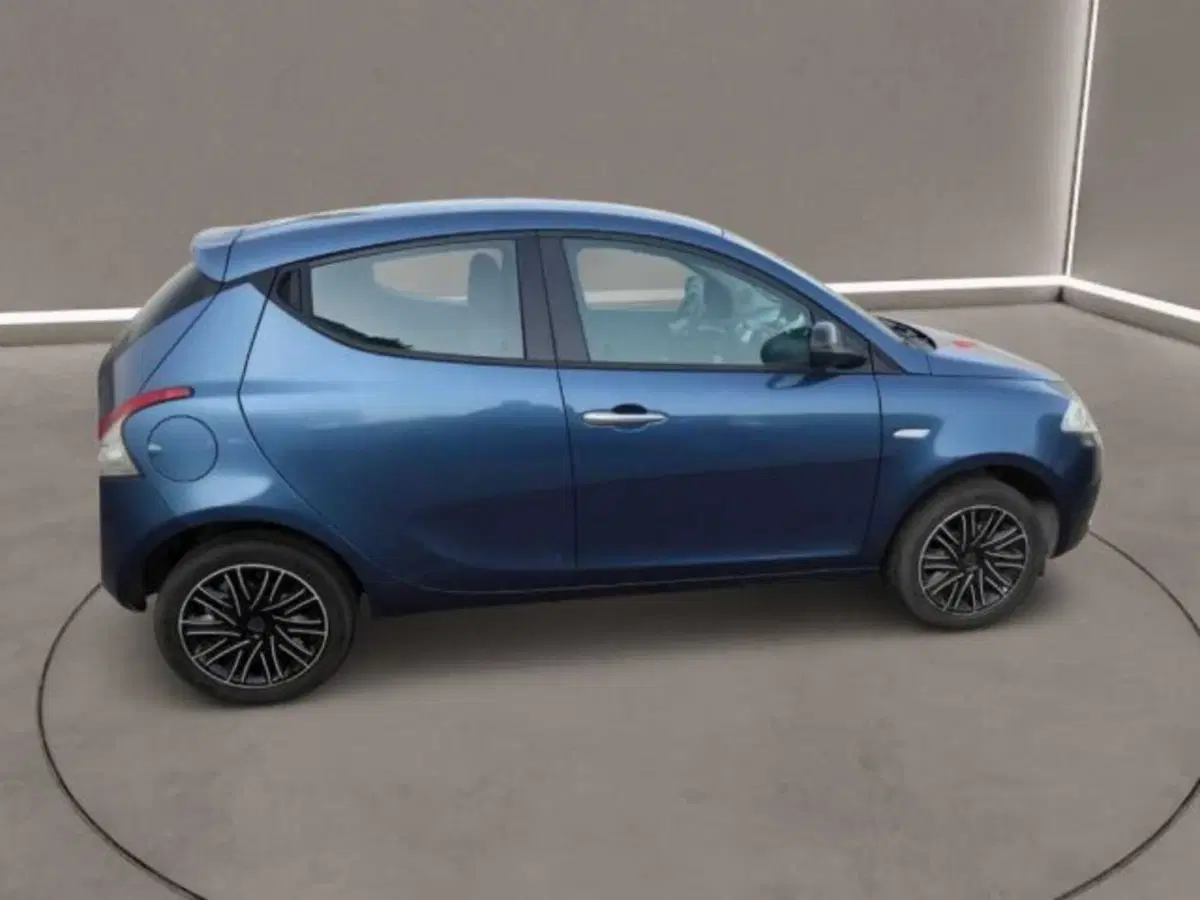 Lancia Ypsilon usata a Caltanissetta (8)