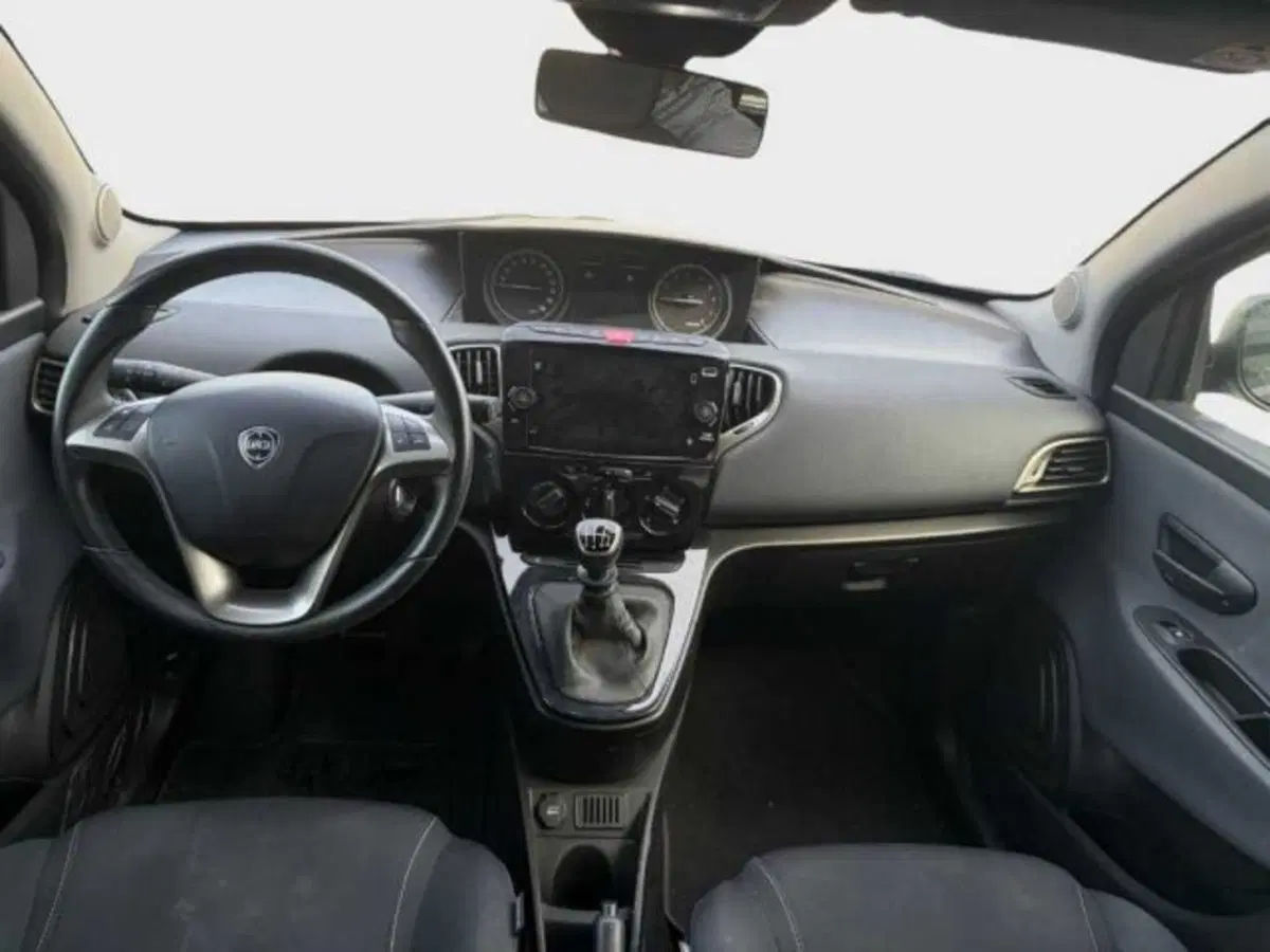 Lancia Ypsilon usata a Caltanissetta (9)