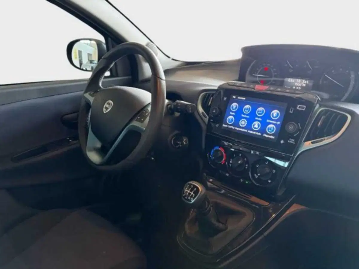 Lancia Ypsilon usata a Caltanissetta (10)