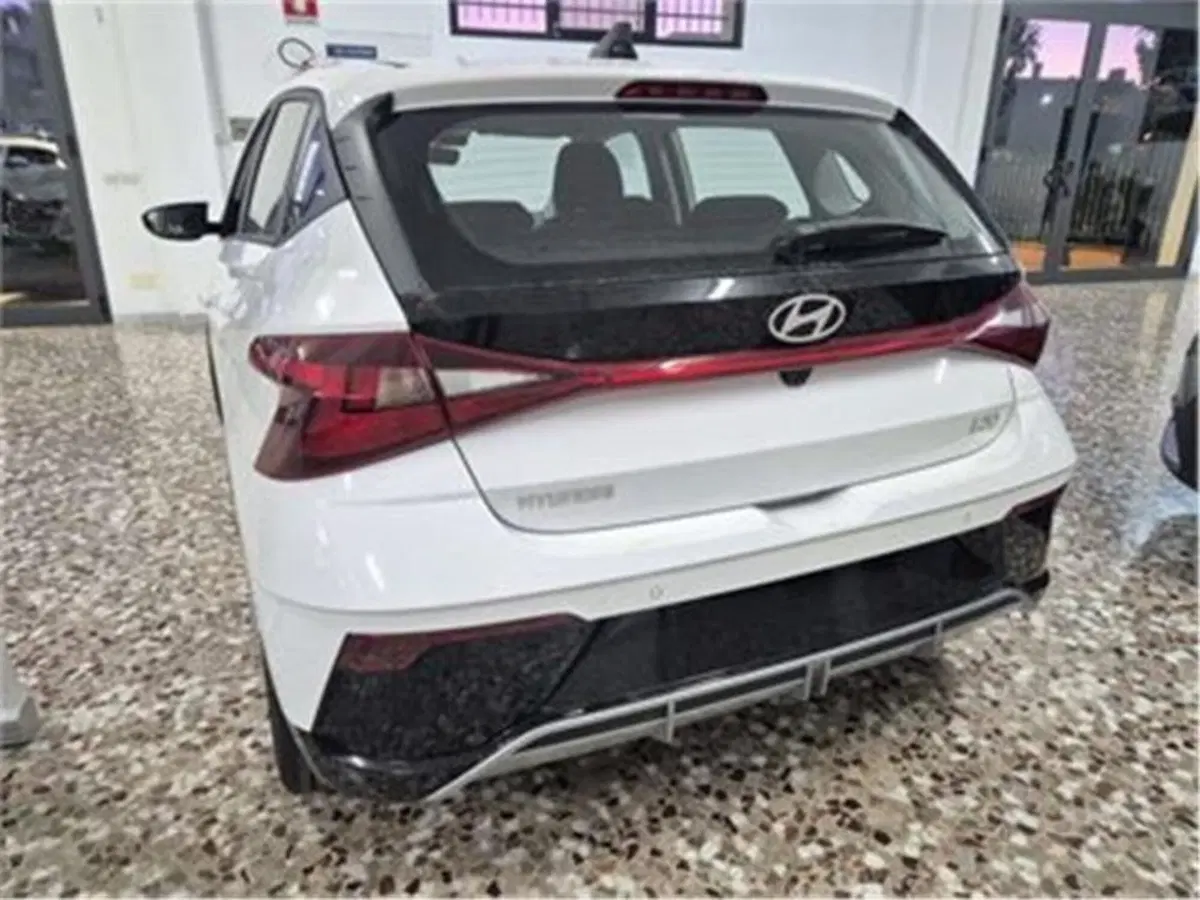 Hyundai i20 nuova a Bari (7)