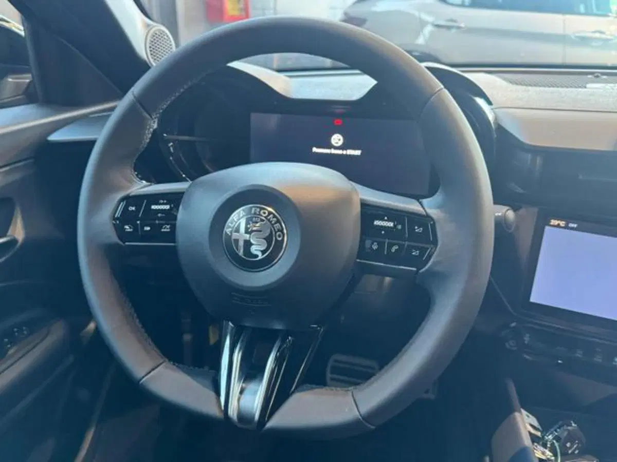 Alfa Romeo Junior nuova a Vercelli (11)