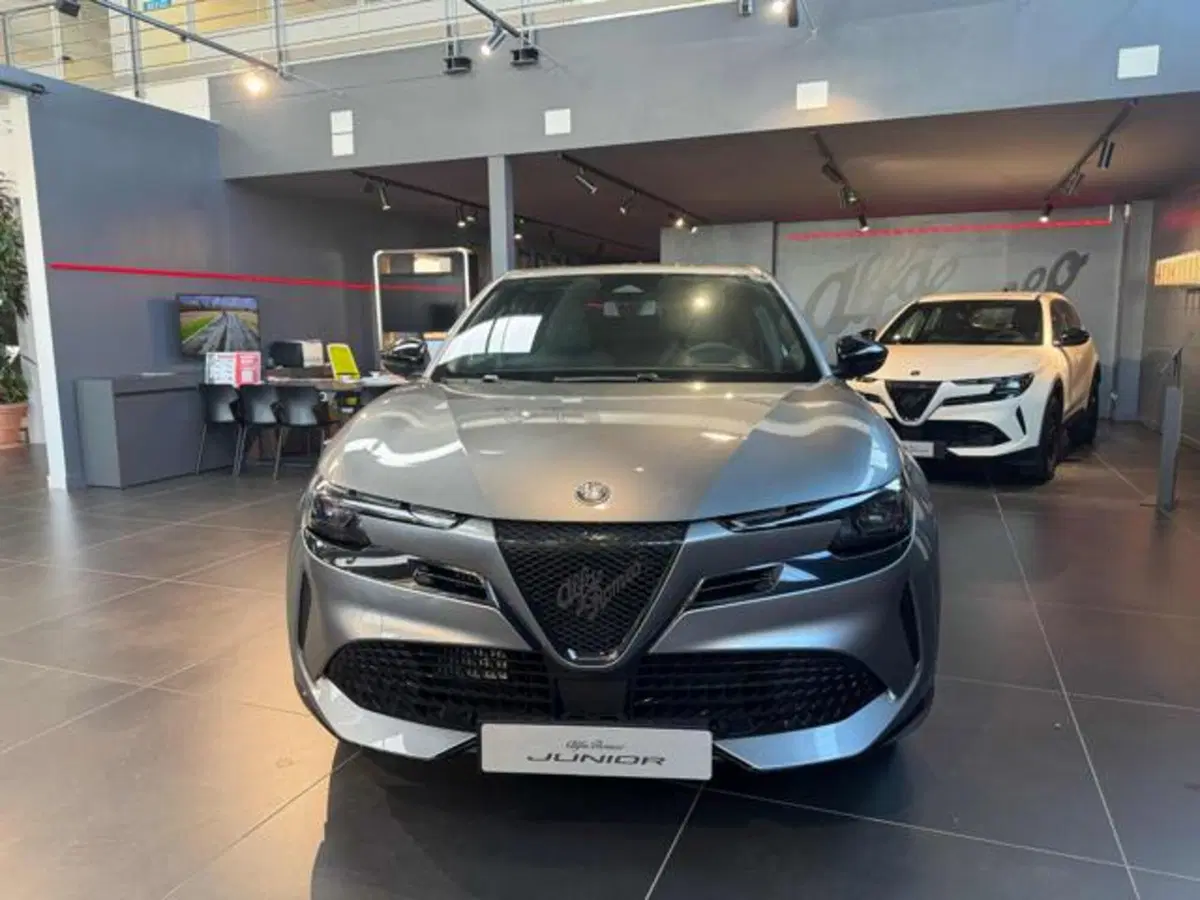 Alfa Romeo Junior nuova a Vercelli (2)