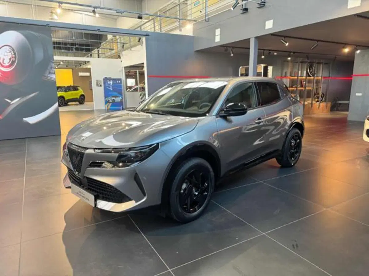 Alfa Romeo Junior nuova a Vercelli (3)