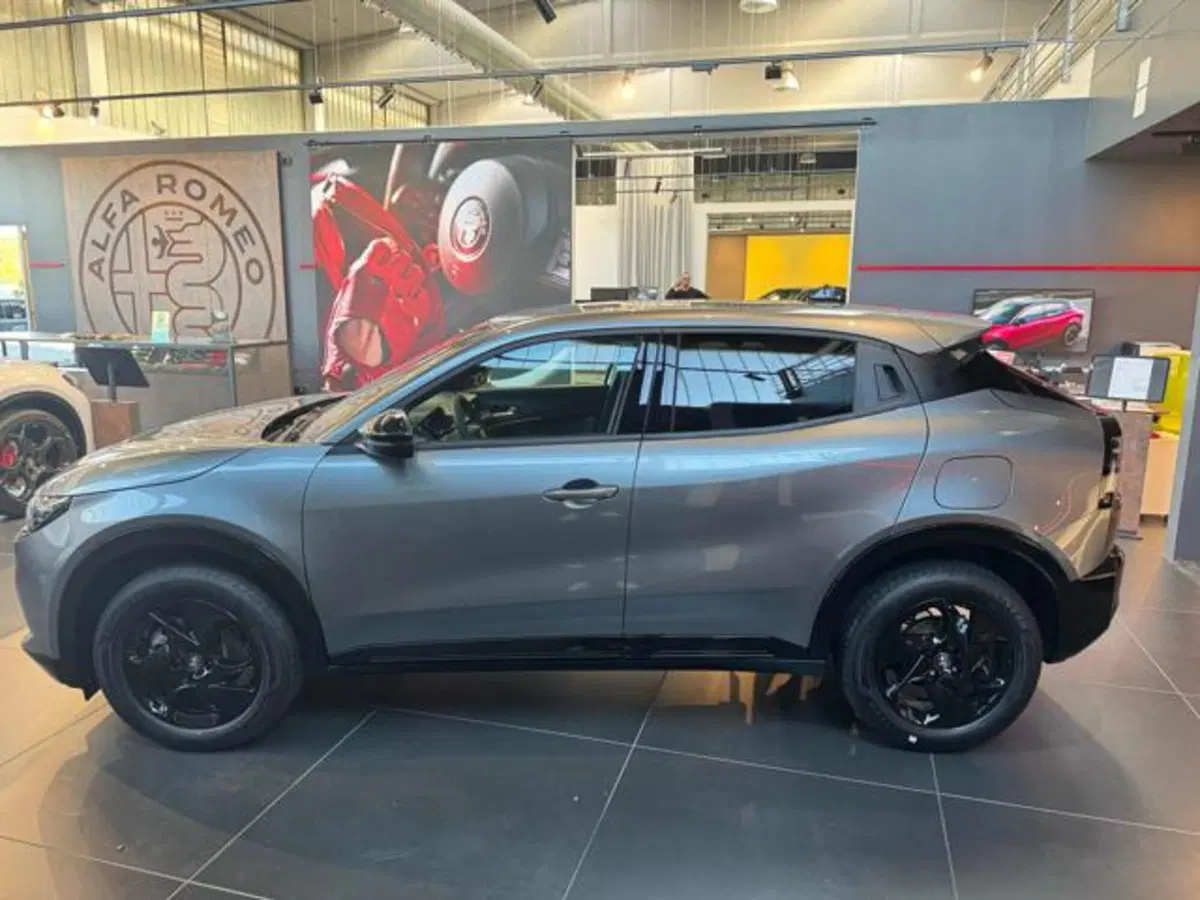 Alfa Romeo Junior nuova a Vercelli (4)
