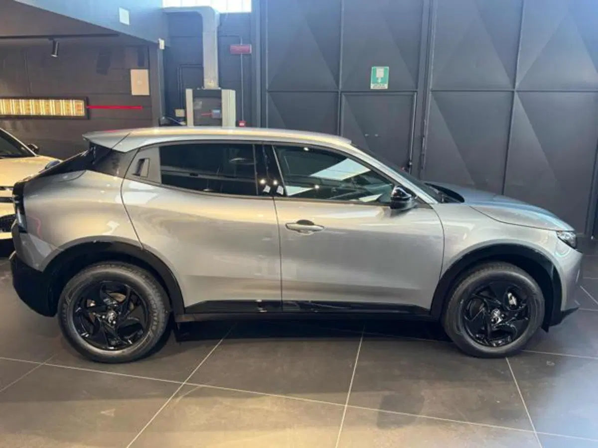 Alfa Romeo Junior nuova a Vercelli (8)