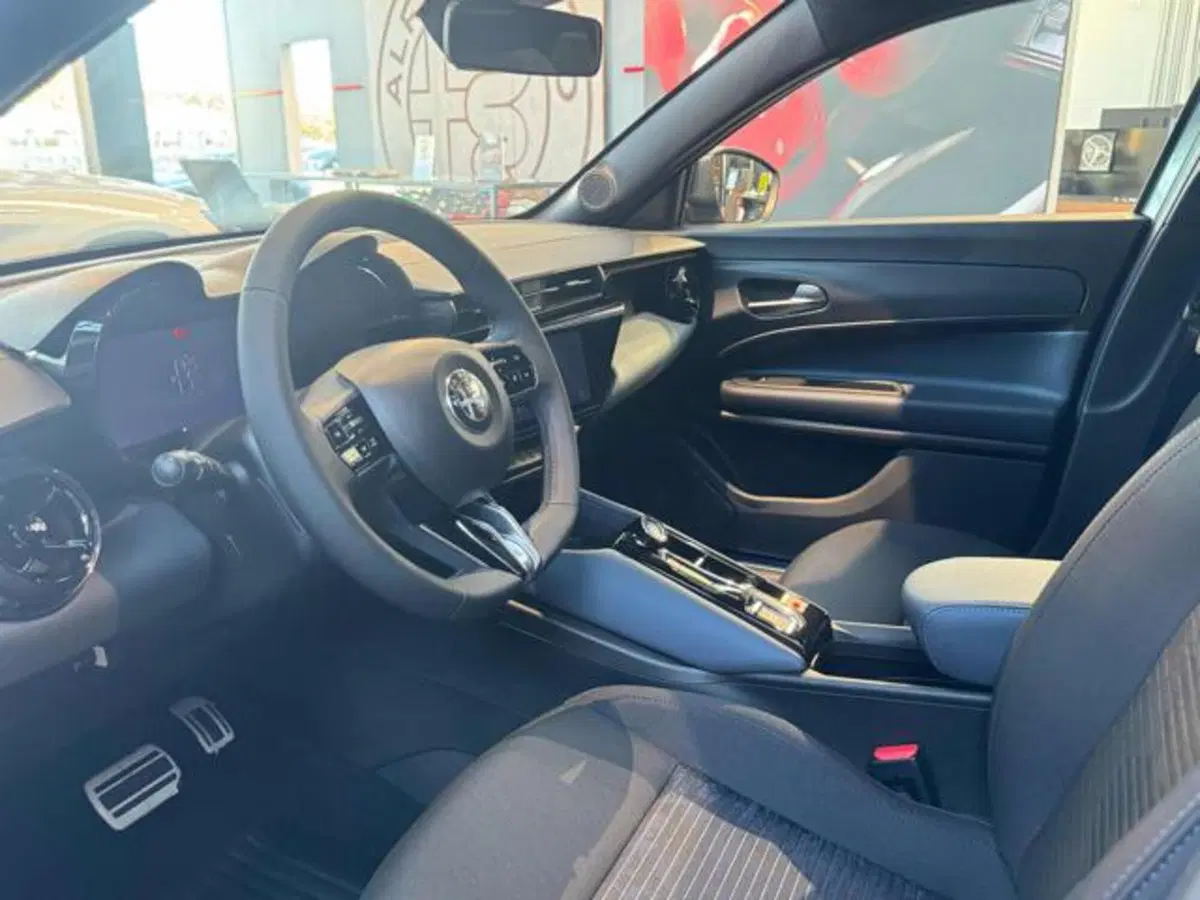 Alfa Romeo Junior nuova a Vercelli (9)