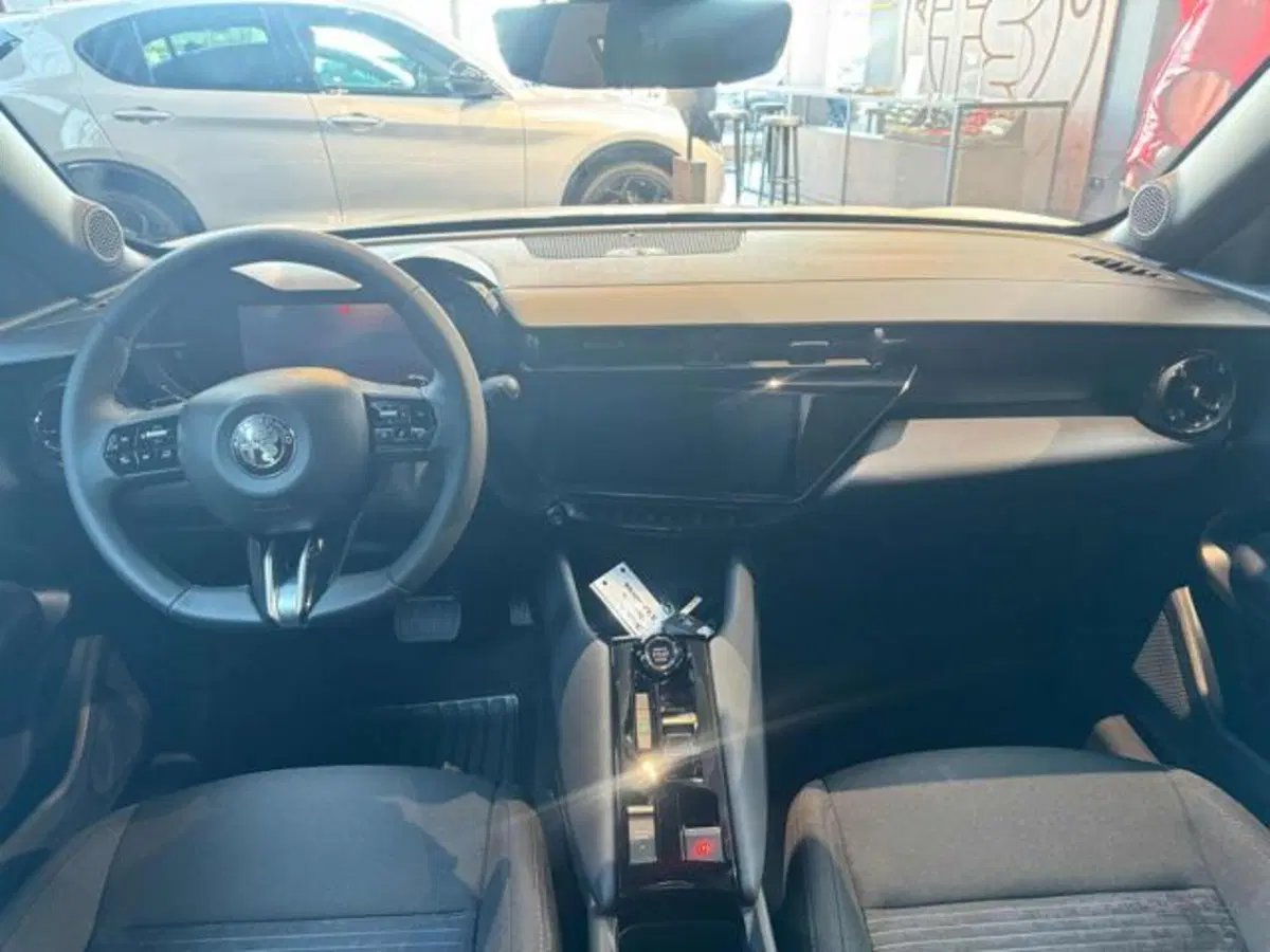 Alfa Romeo Junior nuova a Vercelli (10)