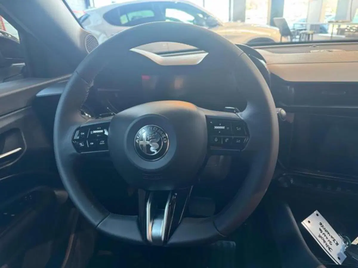 Alfa Romeo Junior nuova a Vercelli (11)