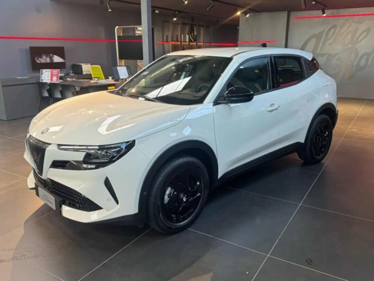 Alfa Romeo Junior nuova a Vercelli (3)