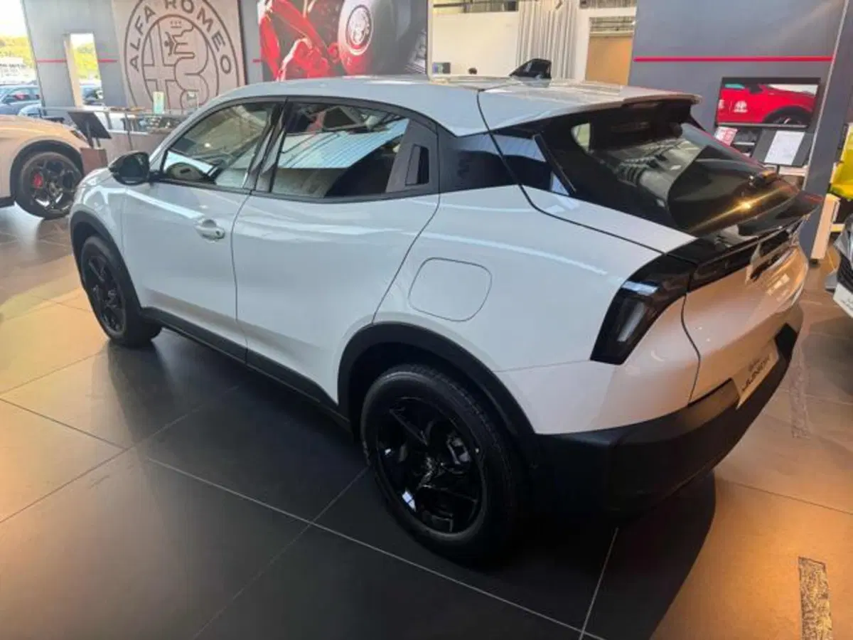 Alfa Romeo Junior nuova a Vercelli (5)