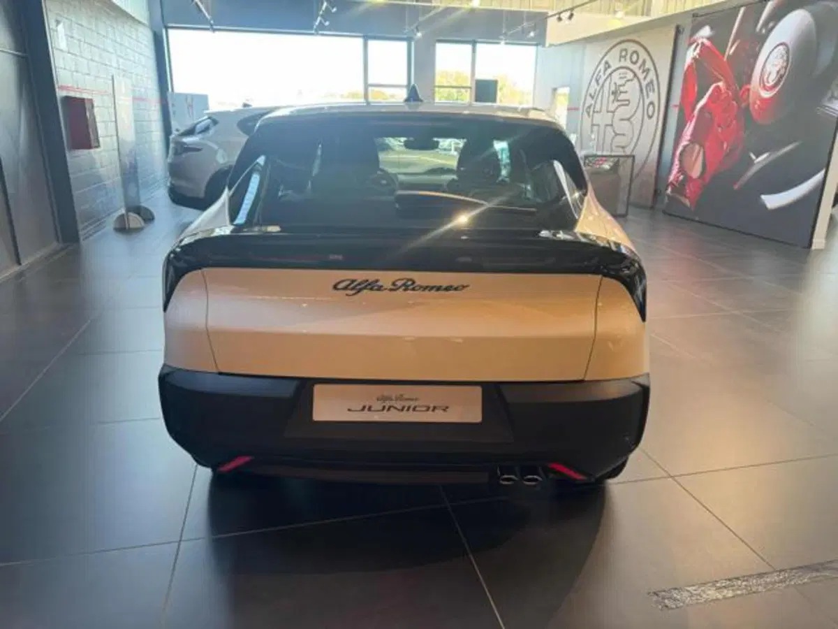 Alfa Romeo Junior nuova a Vercelli (6)