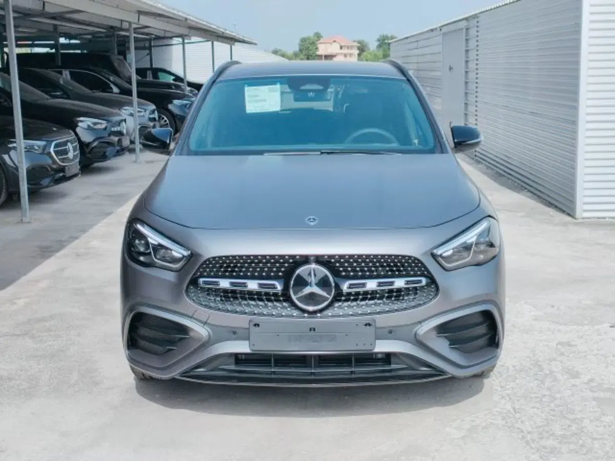 Mercedes-Benz GLA SUV nuova a Teramo (2)