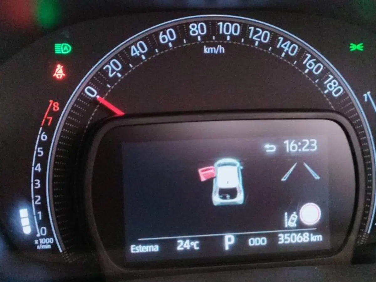 Toyota Aygo X usata a Teramo (18)