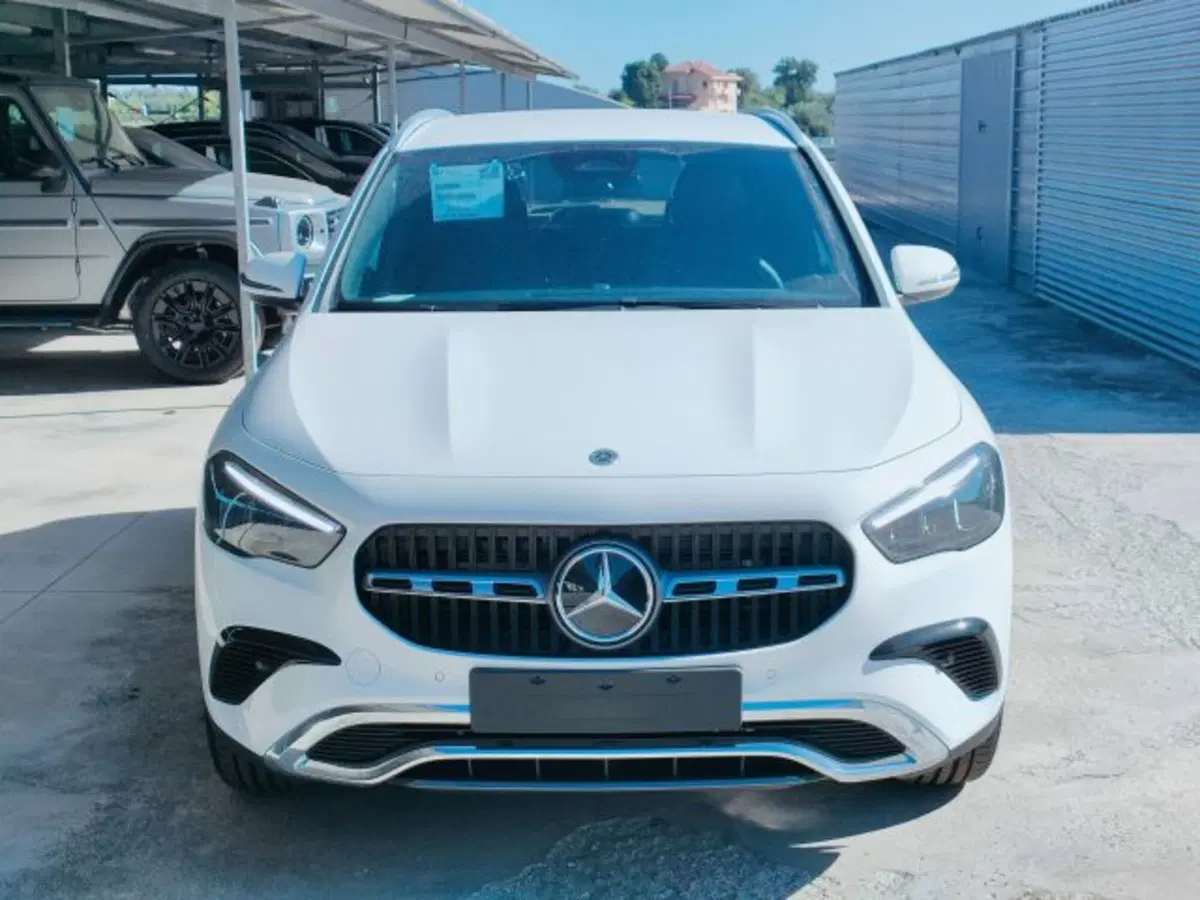 Mercedes-Benz GLA SUV nuova a Teramo (2)