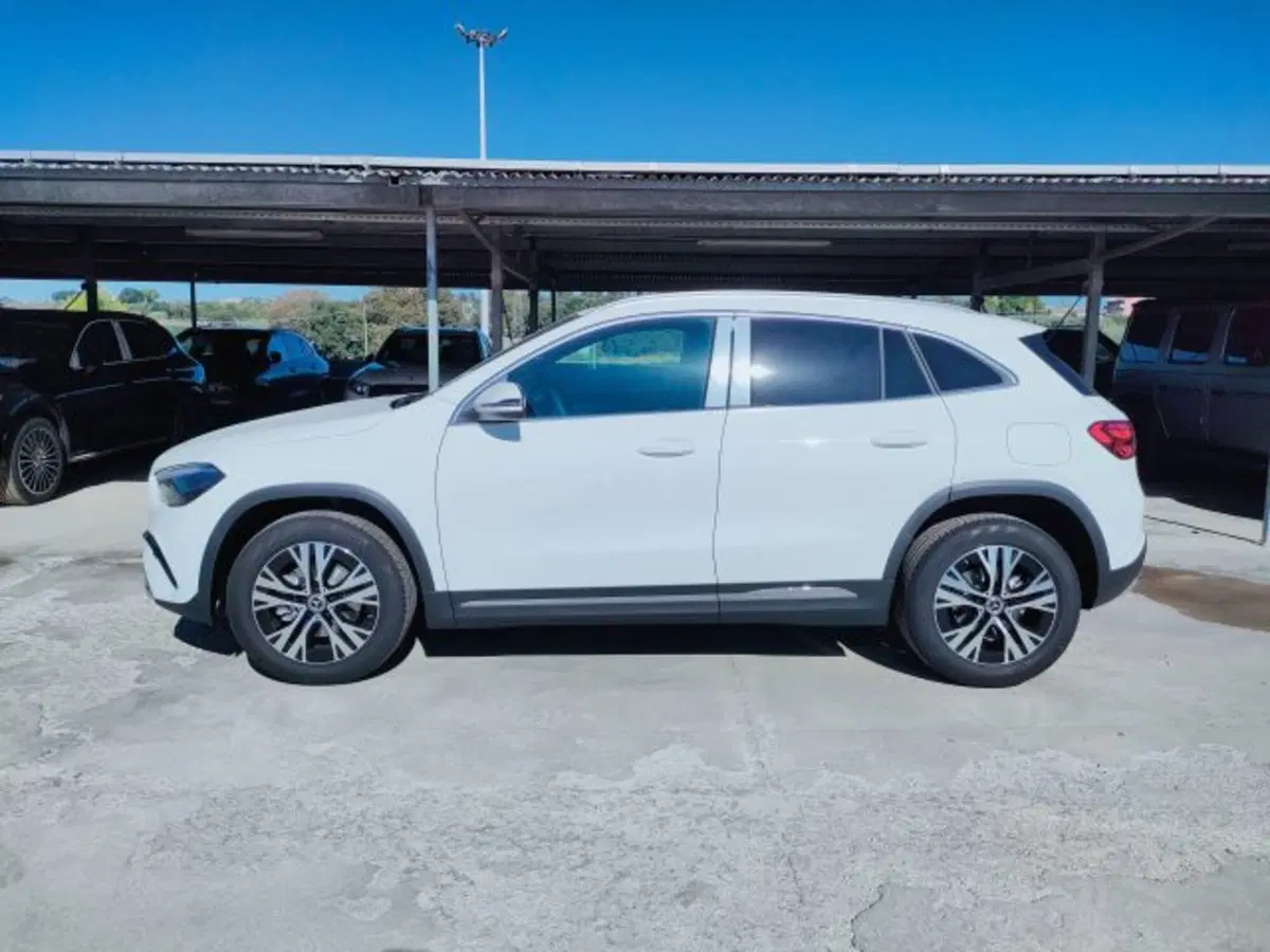 Mercedes-Benz GLA SUV nuova a Teramo (3)