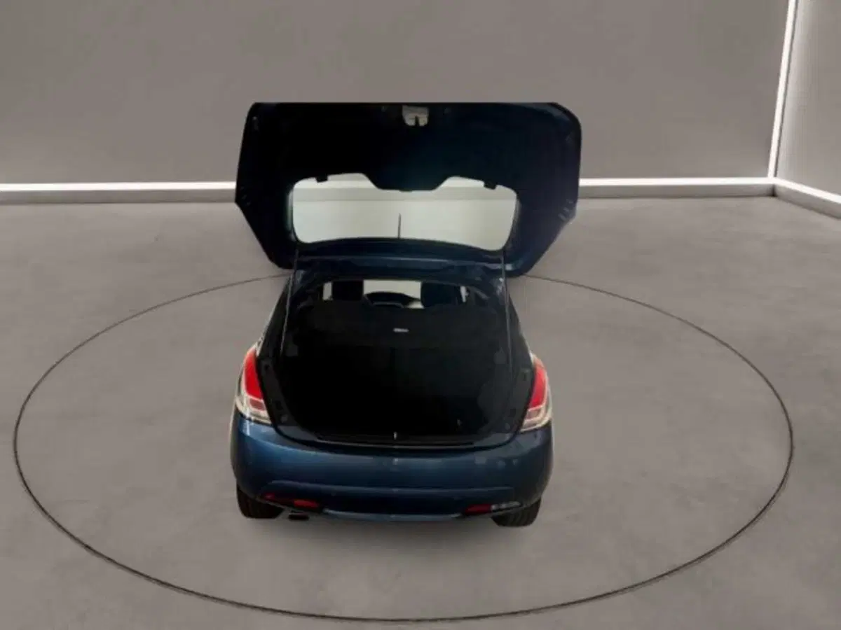 Lancia Ypsilon usata a Caltanissetta