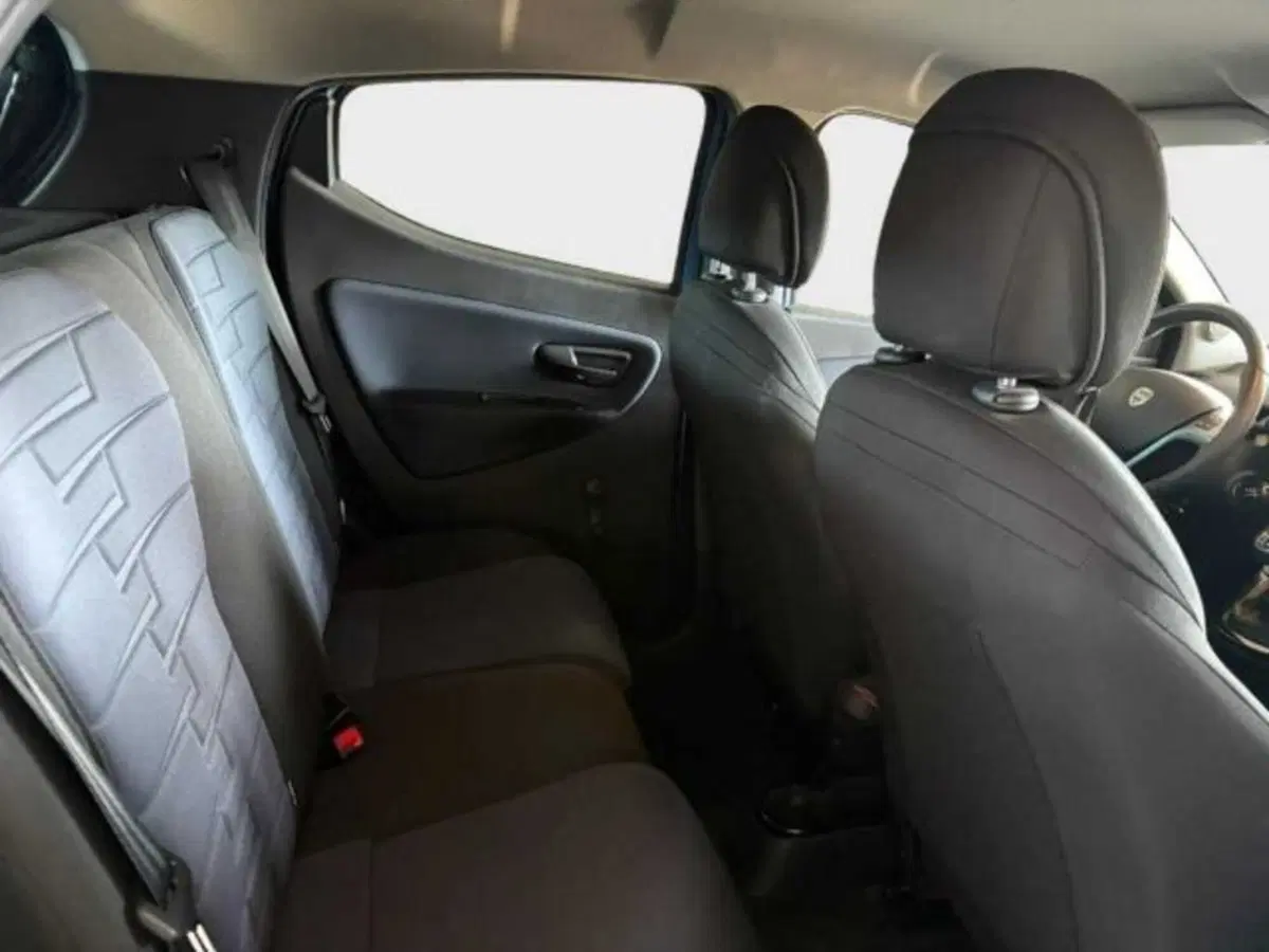Lancia Ypsilon usata a Caltanissetta (12)