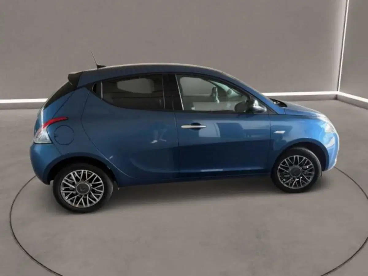 Lancia Ypsilon usata a Caltanissetta (4)