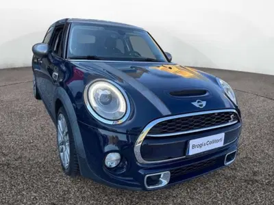 MINI Mini 2.0 Cooper SD Boost 5 porte del 2017 usata a Empoli