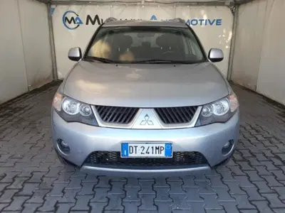 Mitsubishi Outlander 2.0 DI-D Instyle 7 p.ti DPF del 2009 usata a Firenze