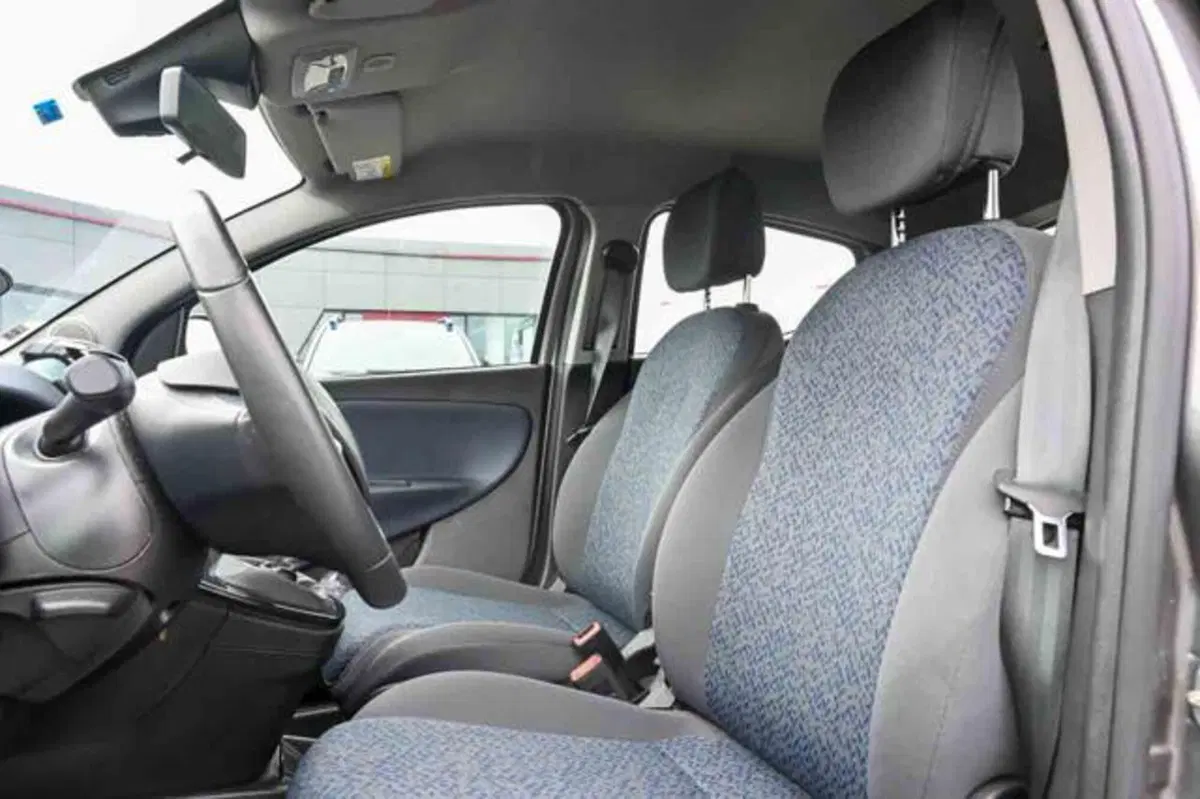 Lancia Ypsilon usata a Torino (10)