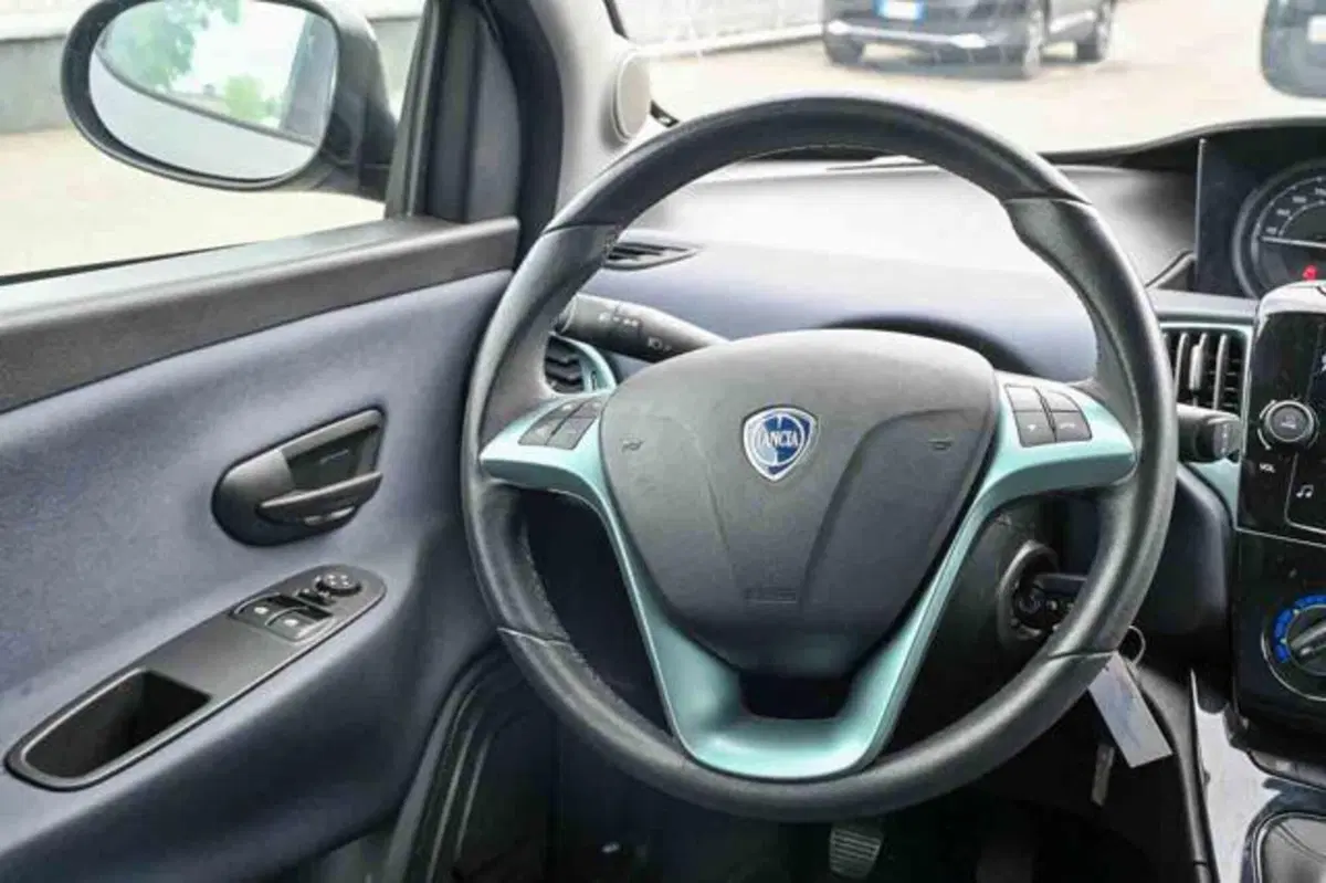 Lancia Ypsilon usata a Torino (12)