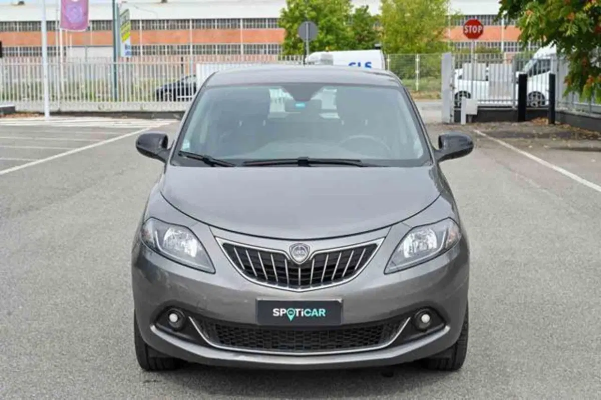 Lancia Ypsilon usata a Torino (17)