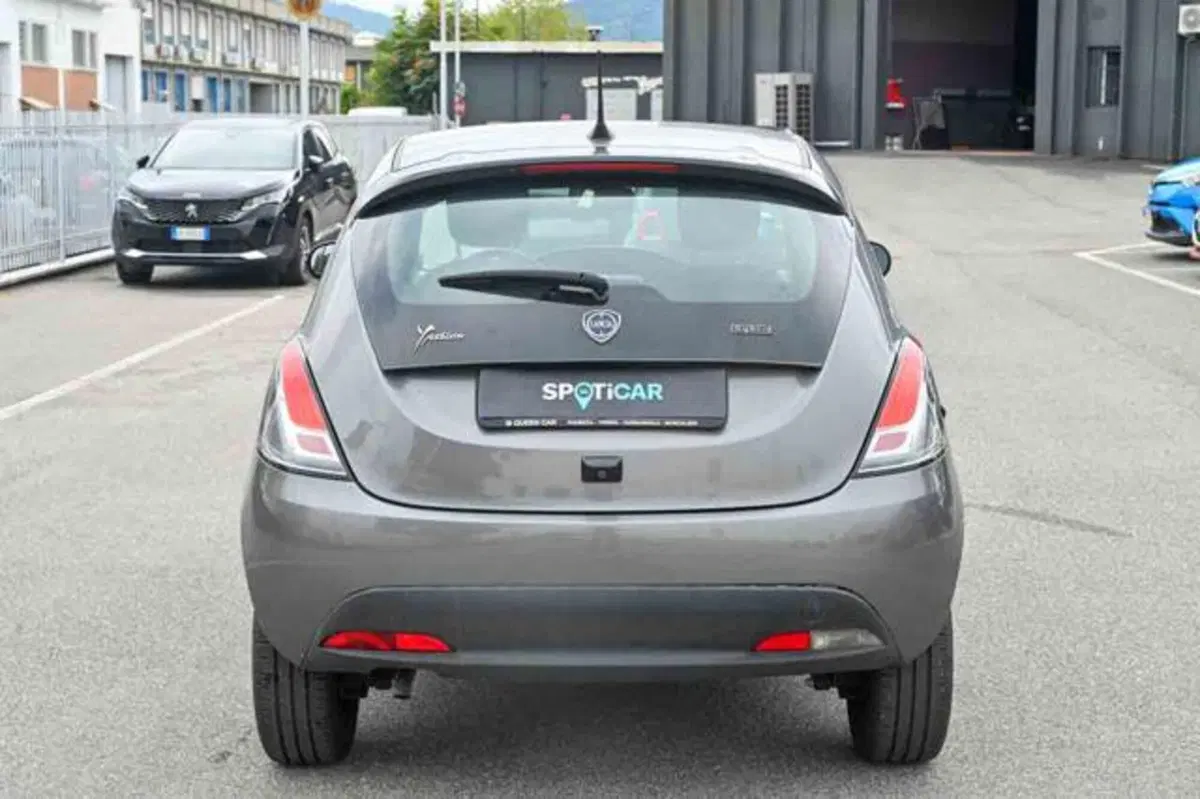 Lancia Ypsilon usata a Torino (19)