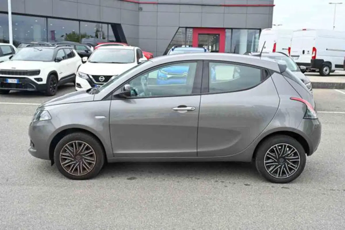 Lancia Ypsilon usata a Torino (20)