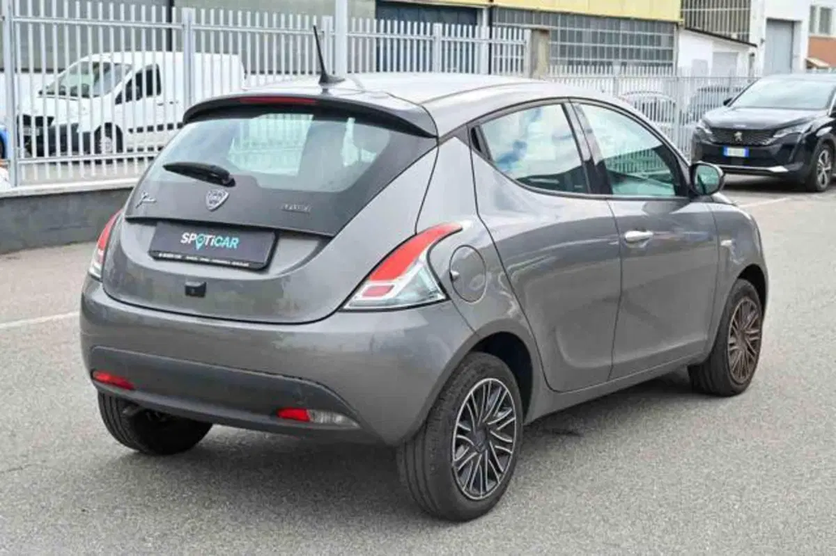 Lancia Ypsilon usata a Torino (3)