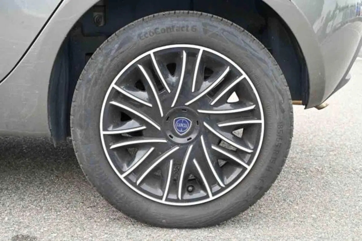Lancia Ypsilon usata a Torino (6)