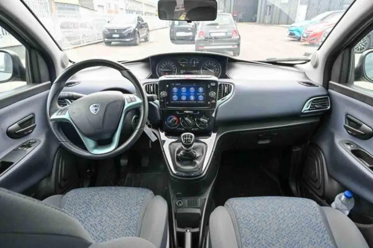 Lancia Ypsilon usata a Torino (7)